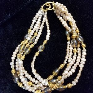 Pearl and gold beads necklace